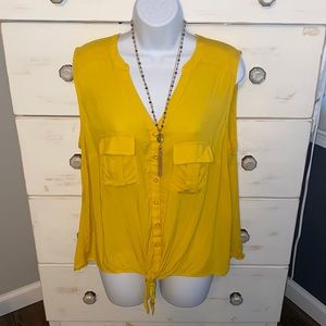 💛Torrid tie front high/low sleeveless blouse